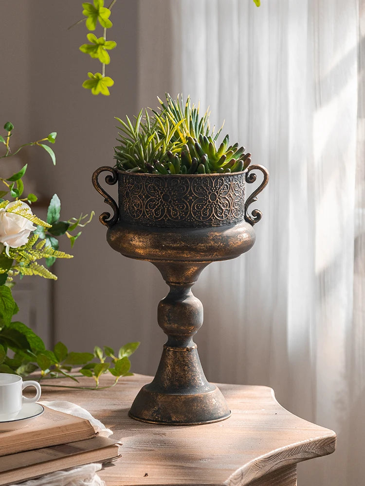 French Antique-Style Trophy Vase – Rustic Iron Centerpiece Décor